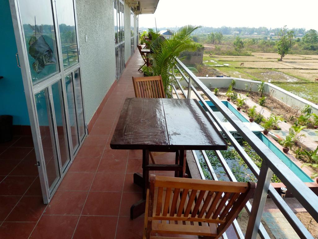 River Dolphin Hotel Kratie Exterior photo