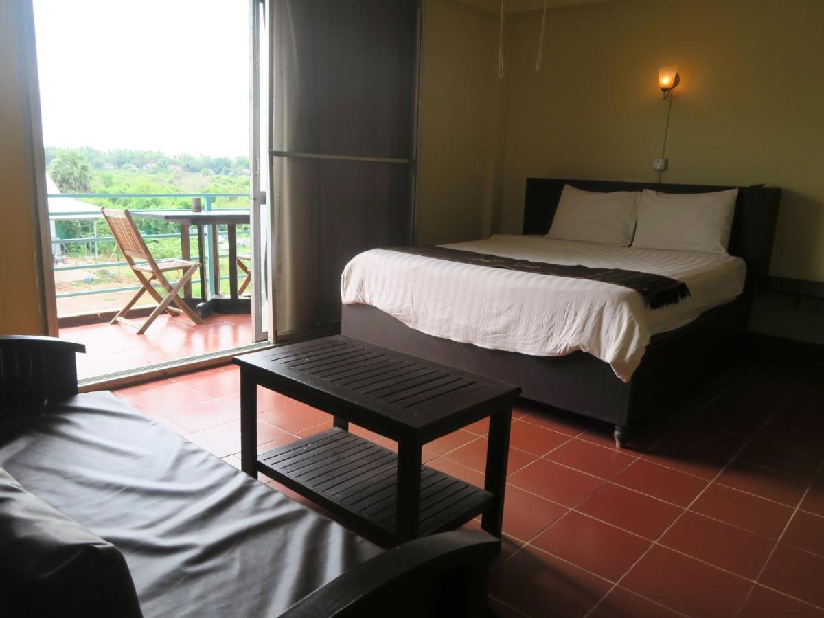 River Dolphin Hotel Kratie Exterior photo