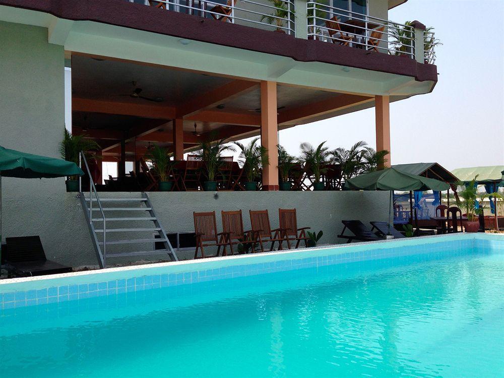 River Dolphin Hotel Kratie Exterior photo