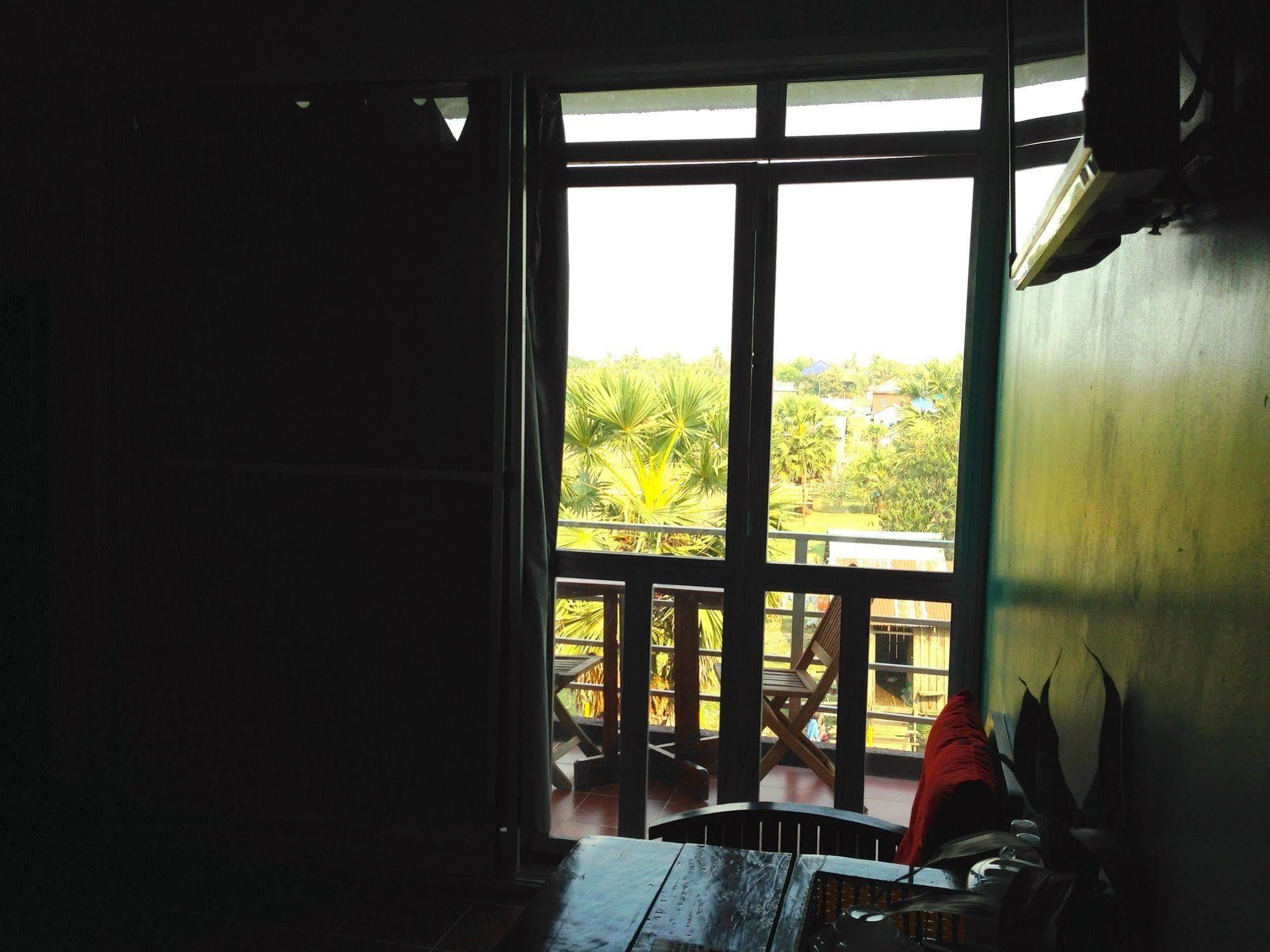 River Dolphin Hotel Kratie Exterior photo
