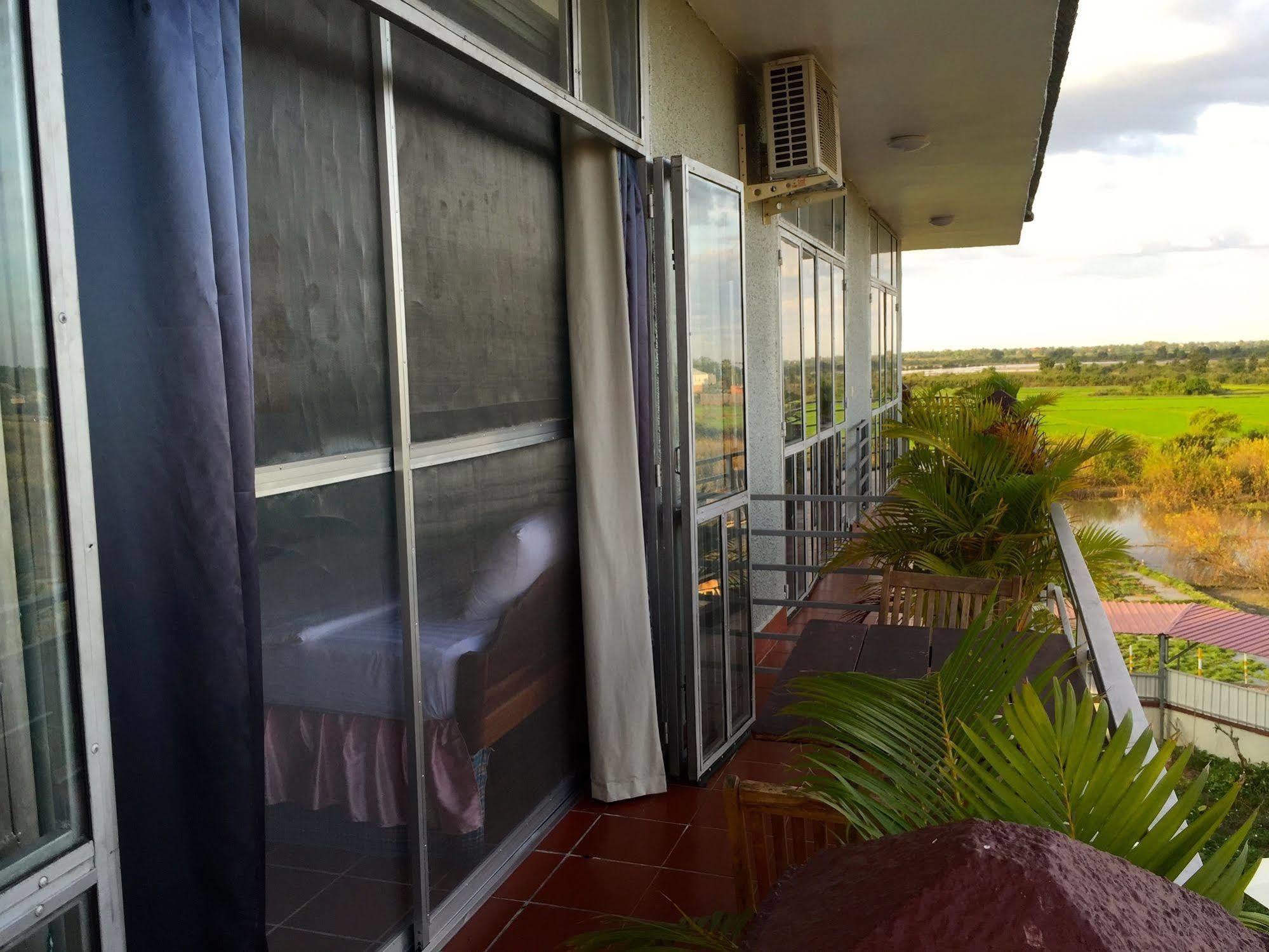 River Dolphin Hotel Kratie Exterior photo